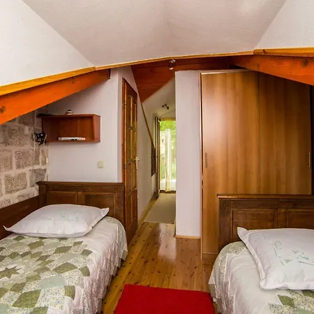 Small House Pivcevi Villa *