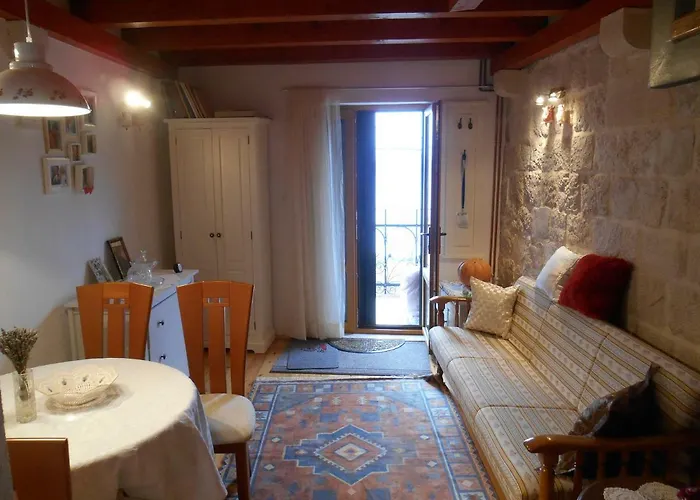 Villa Small House Pivcevi Podgora (Split-Dalmatia)